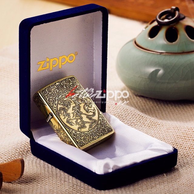 Bật lửa Zippo chính hãng vàng cổ khắc hoa văn hình ngựa
