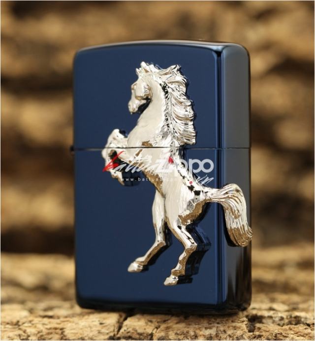 Bật lửa Zippo nền xanh khắc ngựa Collector