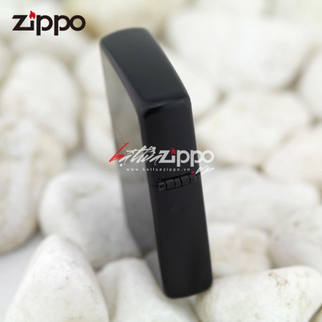 Bật lửa Zippo mặt đen khắc mô hình ZIppo